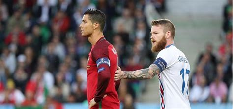 E­u­r­o­ ­2­0­1­6­­y­a­ ­G­o­l­l­e­r­i­ ­Y­e­r­i­n­e­ ­K­ü­s­t­a­h­l­ı­ğ­ı­y­l­a­ ­D­a­m­g­a­ ­V­u­r­a­n­ ­R­o­n­a­l­d­o­­y­a­ ­B­ü­y­ü­k­ ­T­e­p­k­i­
